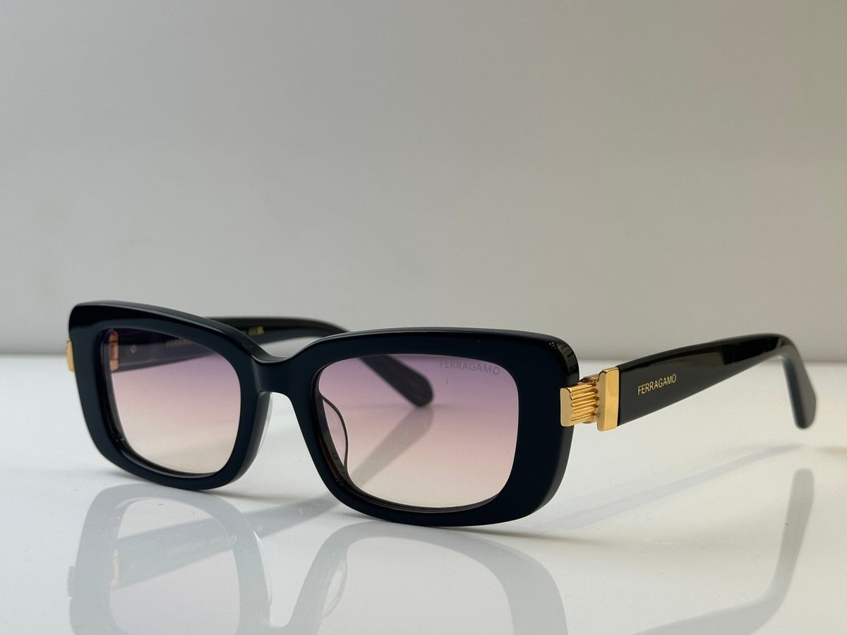 Ferragamo Square Sunglasses Black
