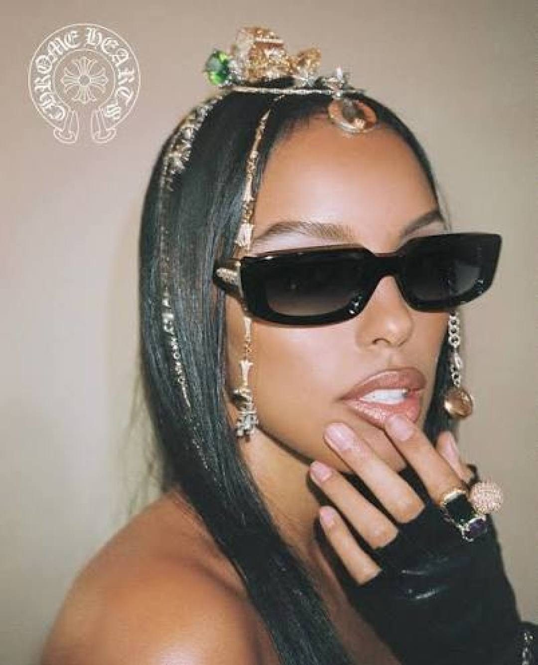 Unable to identify - these are celebrity/lifestyle photos, not product photos