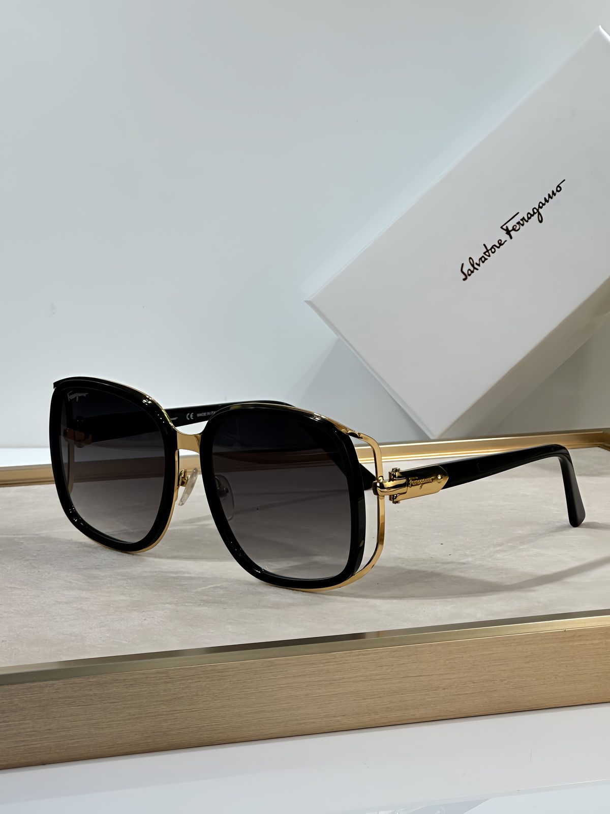 Salvatore Ferragamo SF967