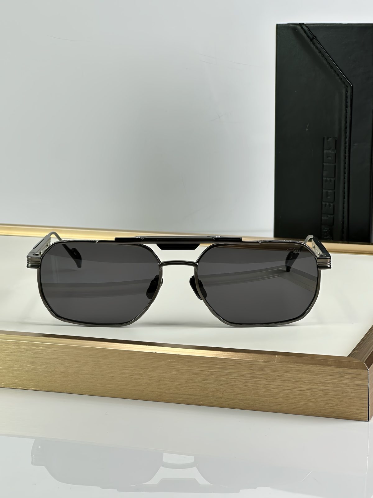 Luxury Aviator Sunglasses with Metal Frame