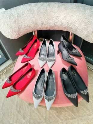 Crystal-Embellished Pointed-Toe Kitten Heel Pumps