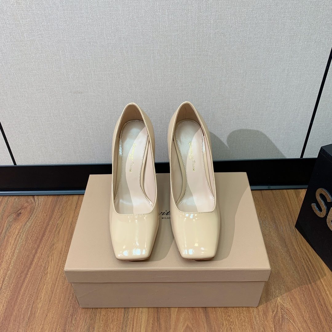 Gianvito Rossi Patent Leather Square Toe Pump