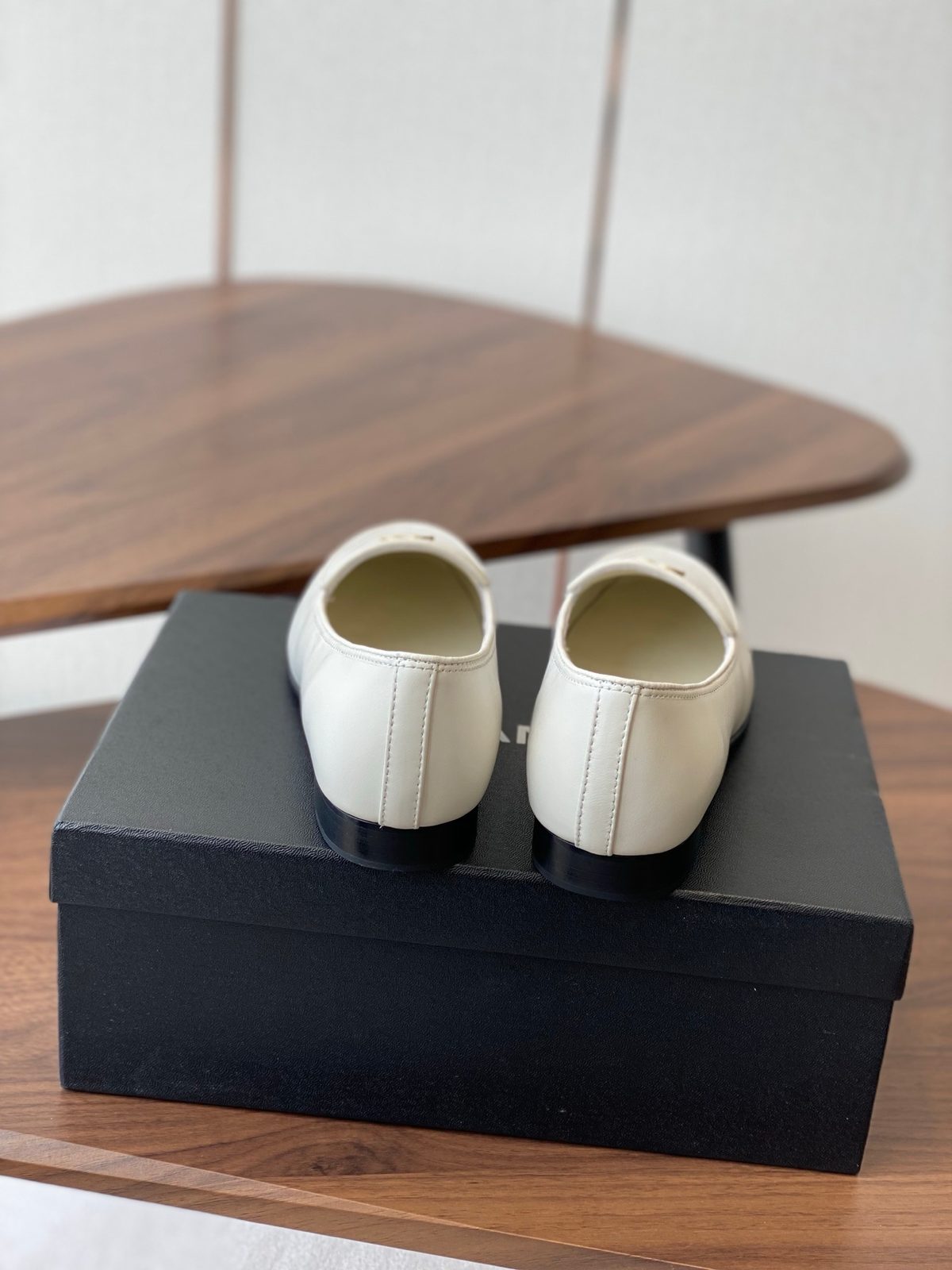 Chanel CC Logo White Leather Ballerina Flats