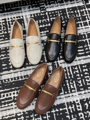 Luxury Leather Loafer with Gold Hardware