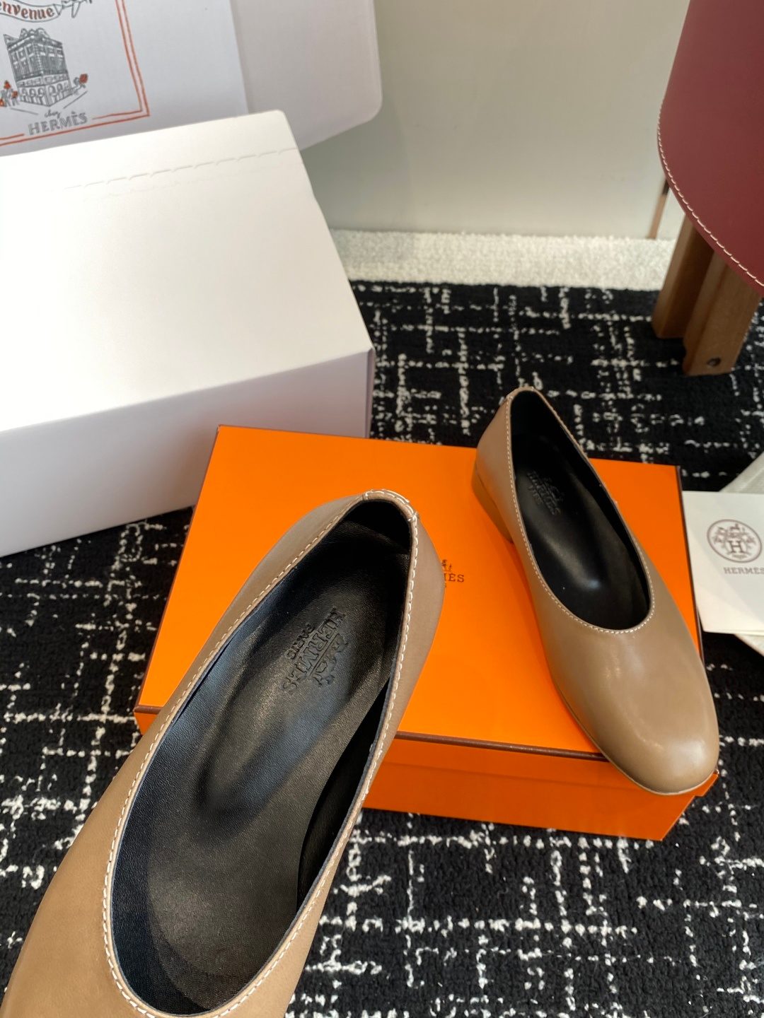 Hermès Leather Loafer Shoes Beige