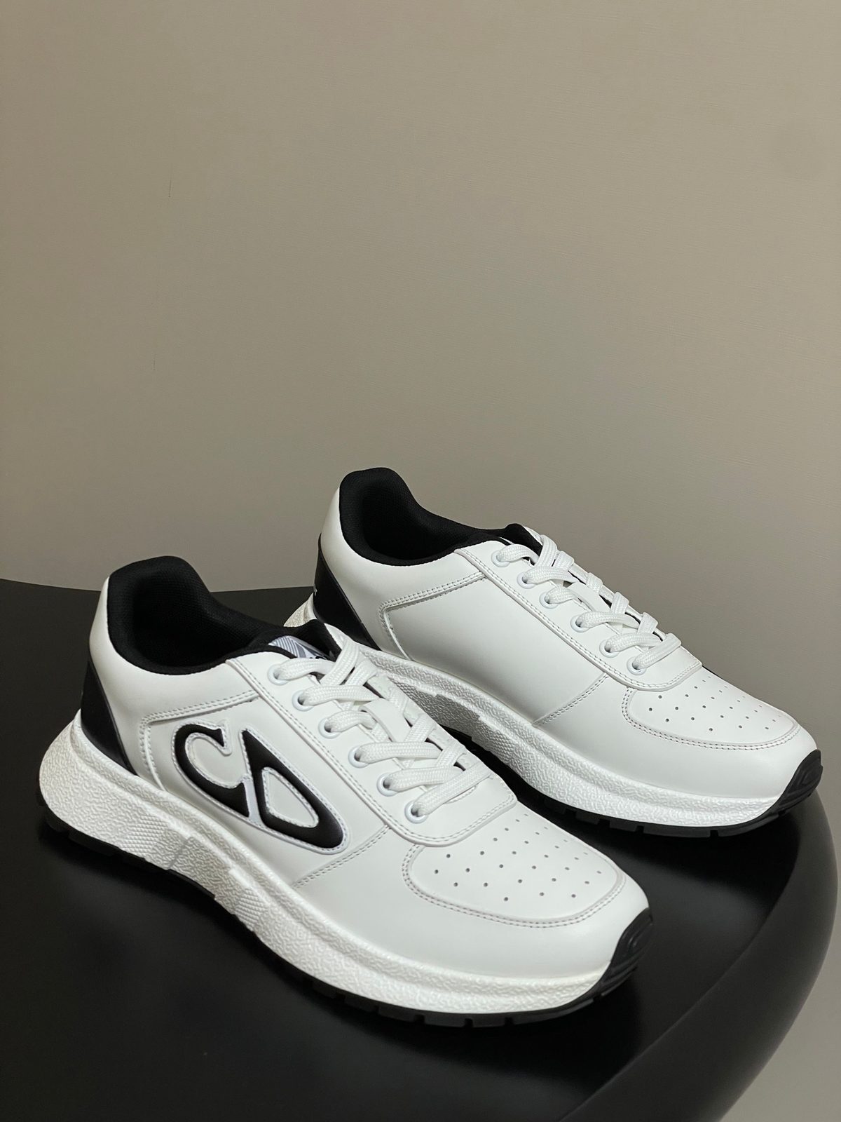 Chrisdi White Leather Runner Sneakers