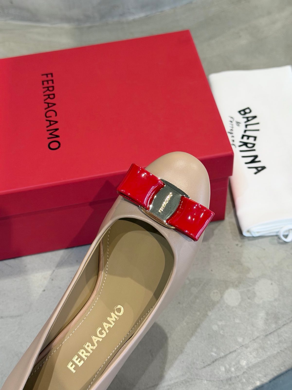 Ferragamo Vara Bow Leather Pump Beige