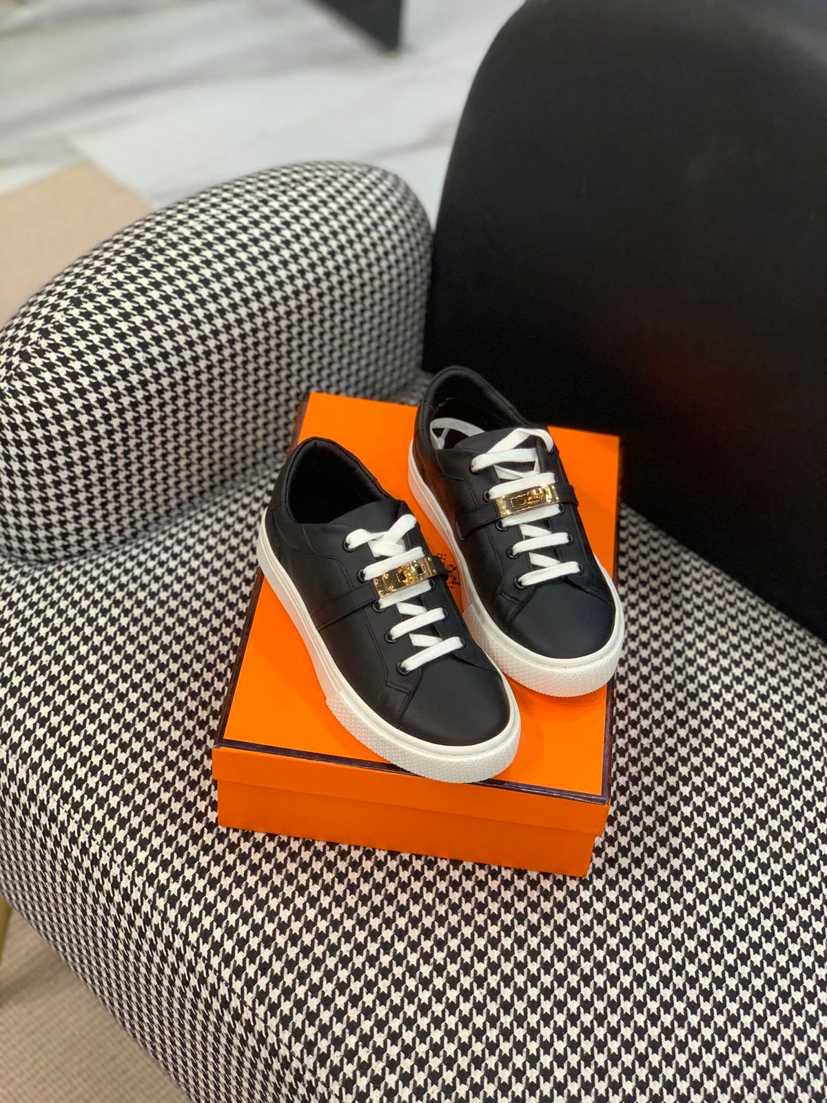 Burberry Logo Leather Low-Top Sneakers