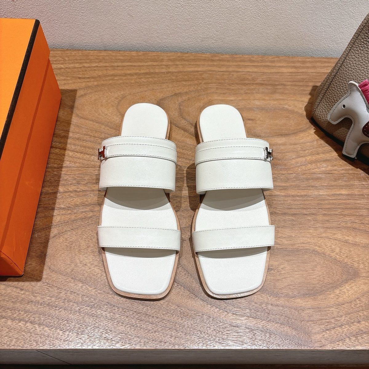 Hermès Chypre Leather Slide Sandals White