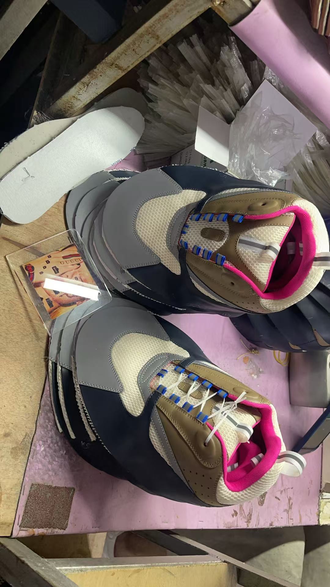 Dior B22 Cream Beige Navy Pink