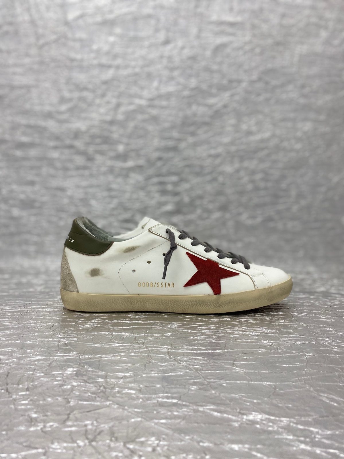 Golden Goose Superstar White Red Star