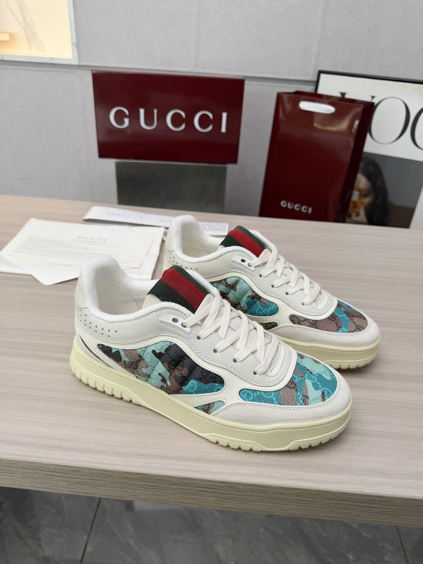 Gucci GG Supreme Canvas Low-Top Sneakers