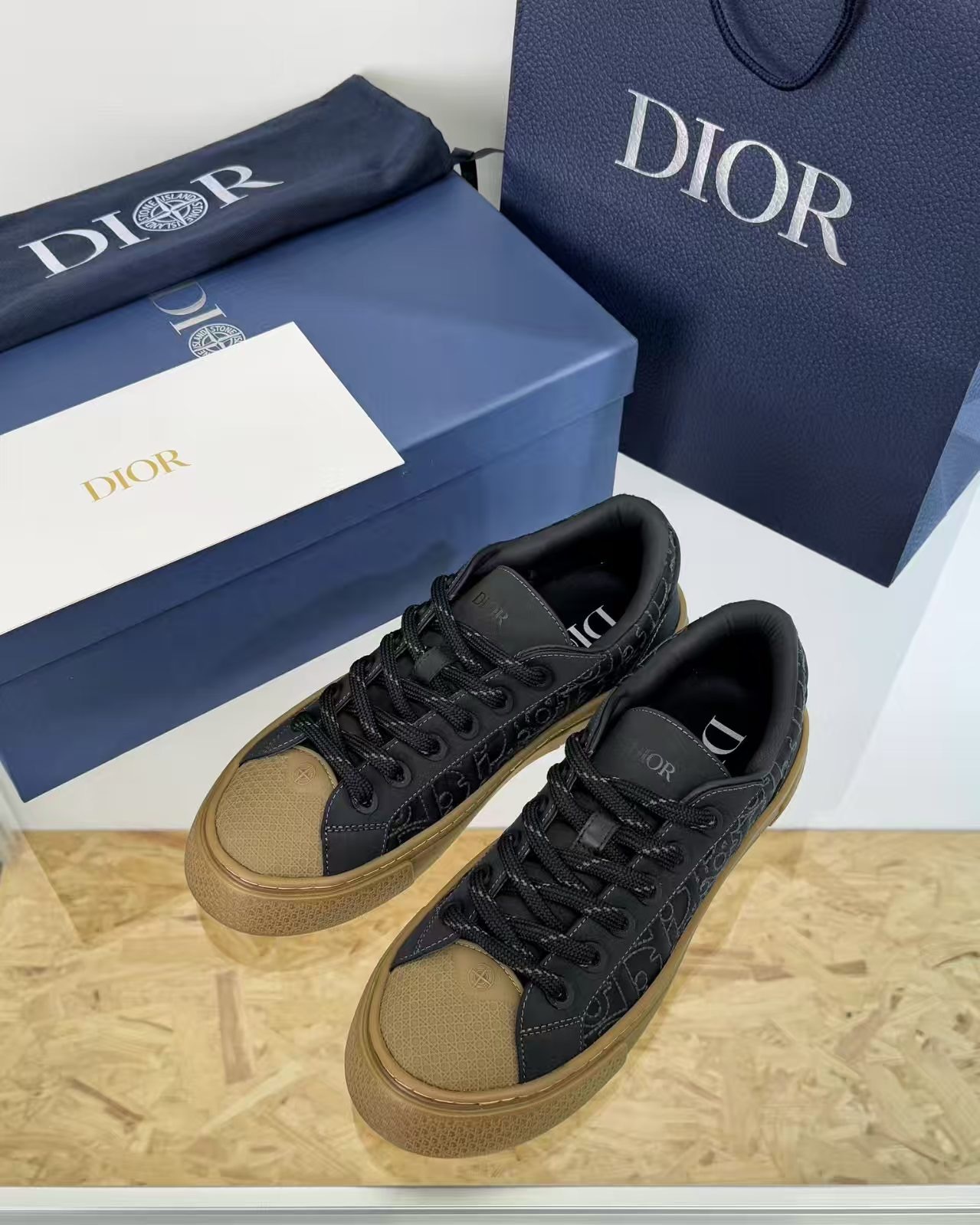 Dior B101 Low Black Gum