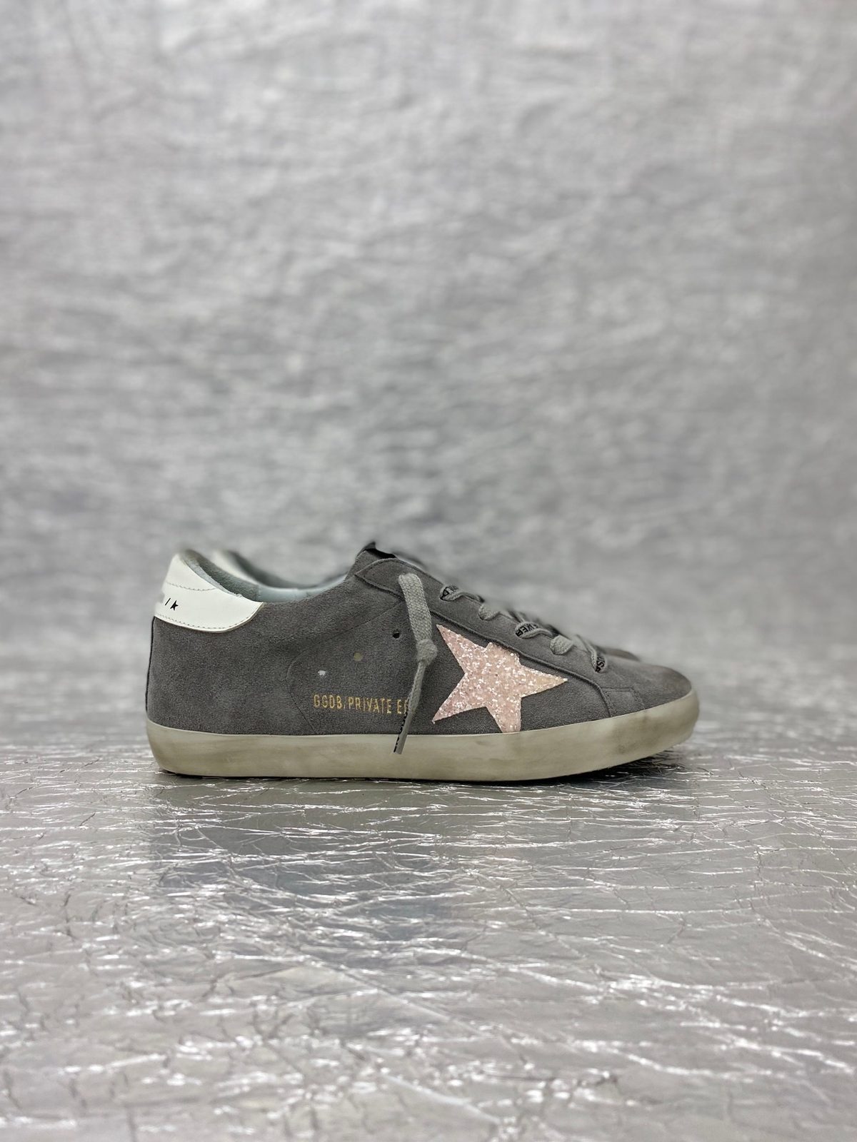 Golden Goose Super-Star Distressed Suede Grey with Pink Glitter Star
