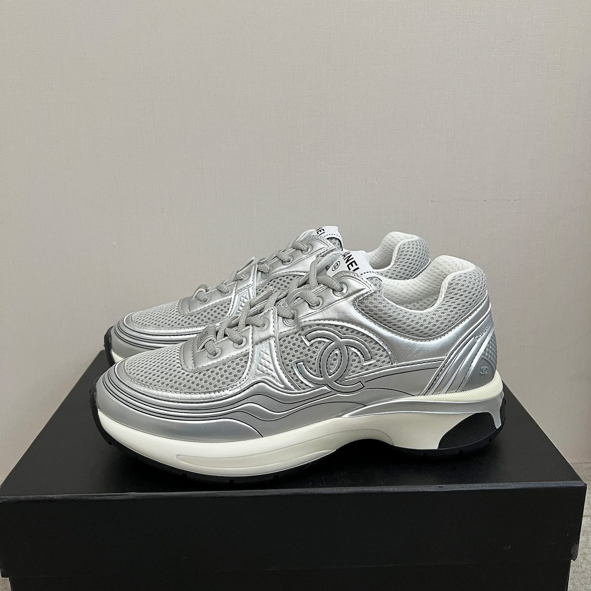 Chanel CC Sneaker Silver/White