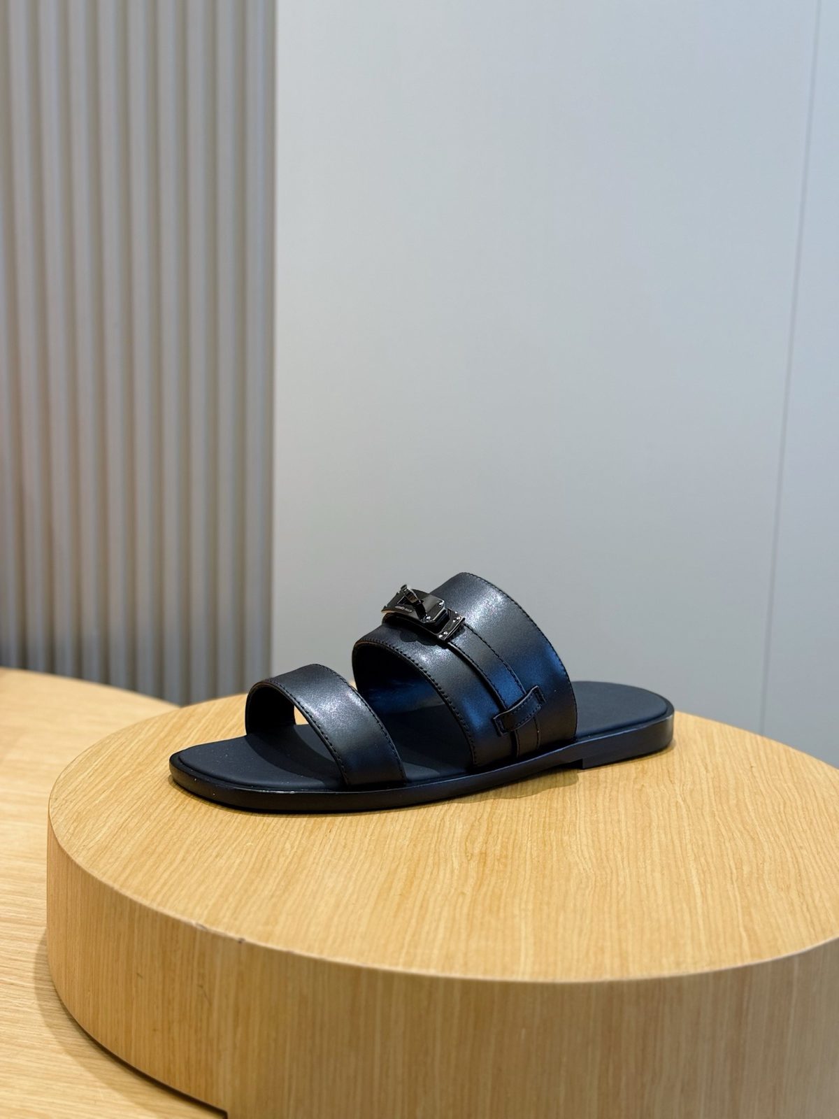 Hermès Chaine d'Ancre Leather Slides