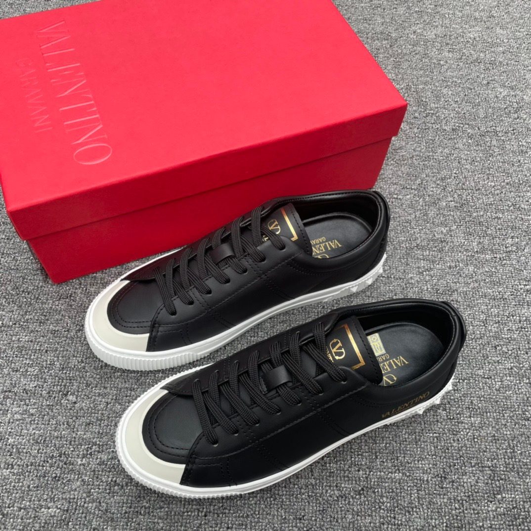 Valentino VL7N Leather Low-Top Sneakers