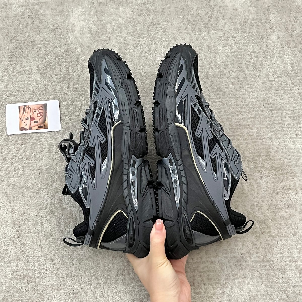 Off-White Arrows Runner Black Grey