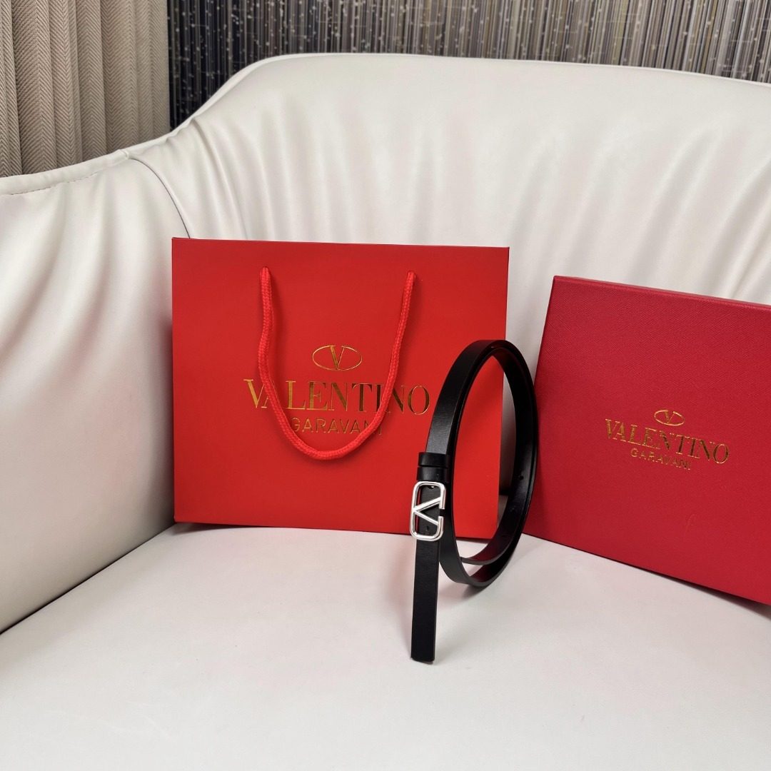 Valentino Garavani VLogo Leather Belt