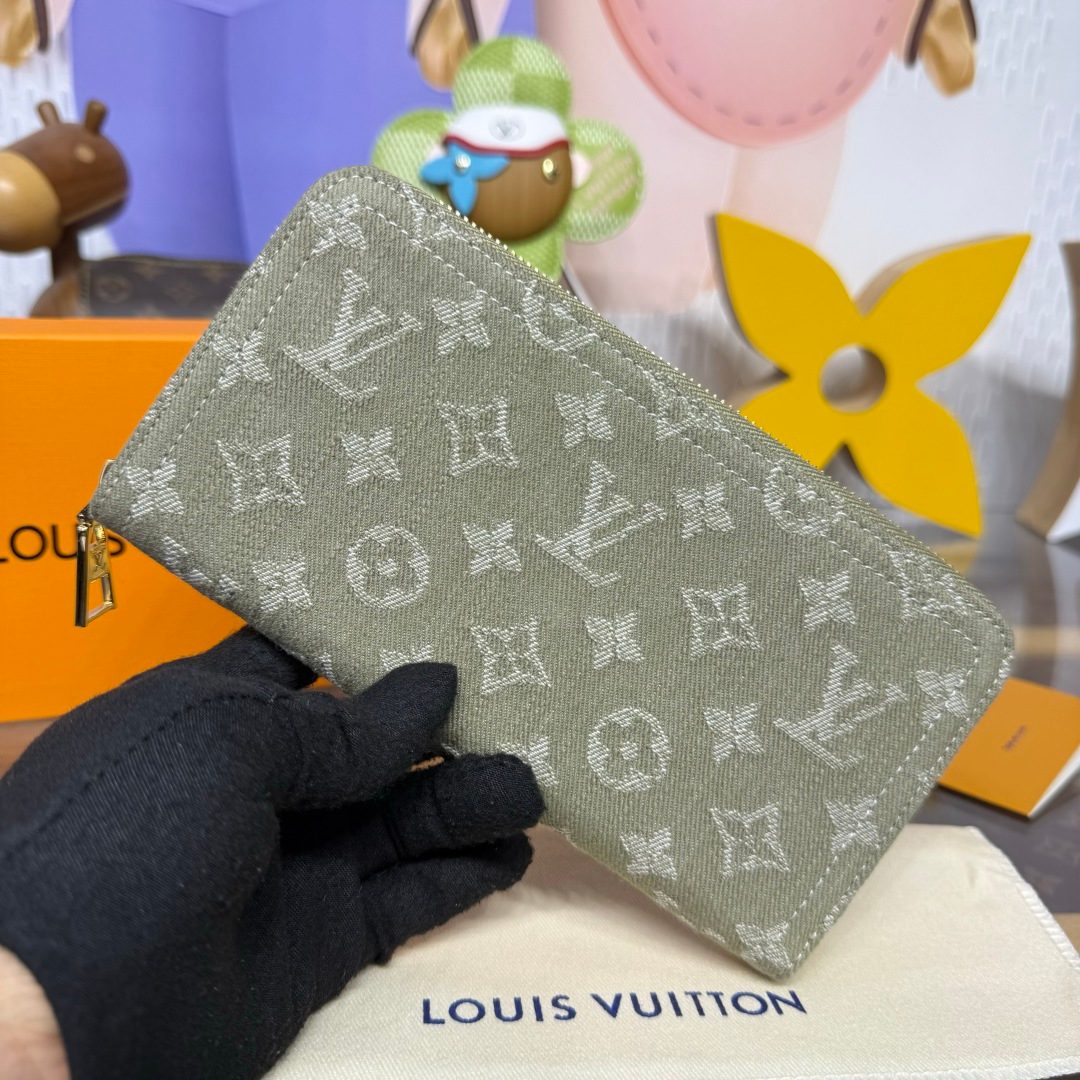 Louis Vuitton Monogram Zippy Wallet Sage Green