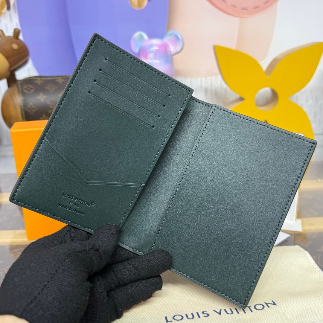 Louis Vuitton Monogram Card Holder Wallet