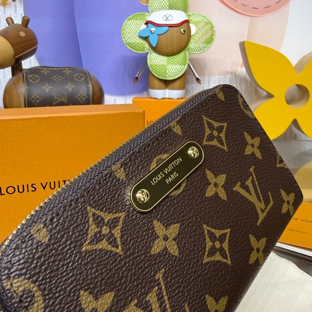 Louis Vuitton Monogram Canvas Zippy Wallet