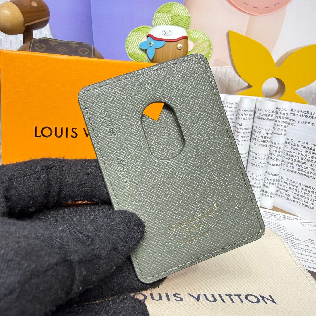 Louis Vuitton Monogram Canvas Bifold Wallet