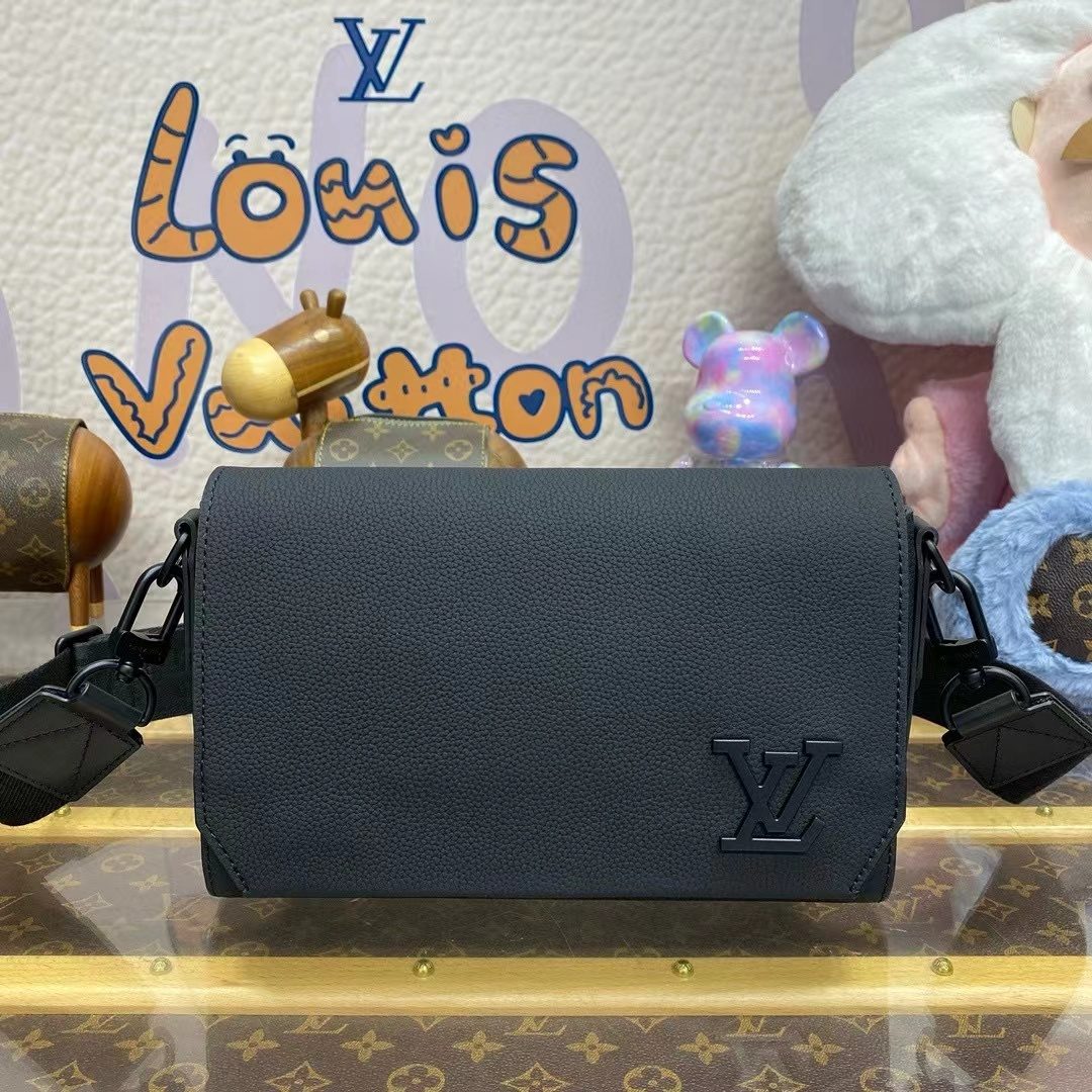Louis Vuitton Twist Shoulder Bag Black