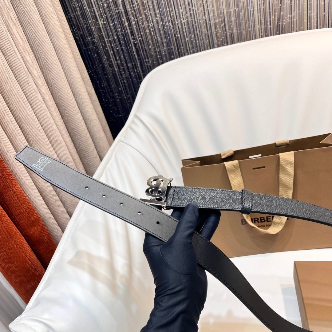 Burberry Leather Belt with Logo Buckle