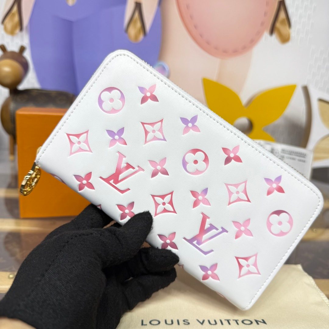 Louis Vuitton Monogram Vernis Zippy Wallet White