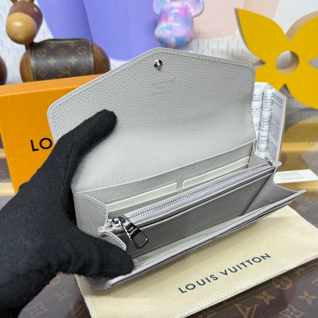 Louis Vuitton Capucines Leather Wallet
