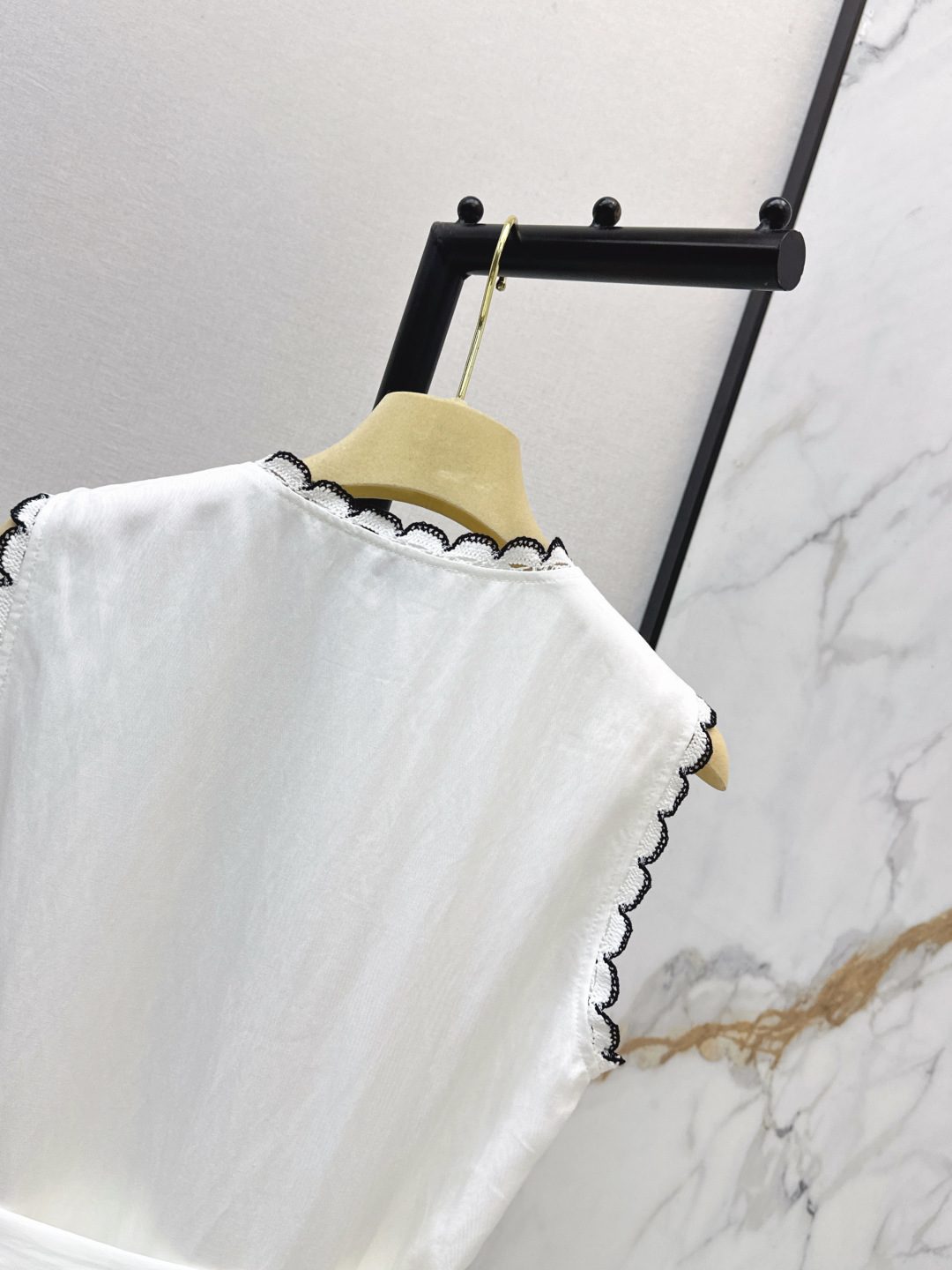 White Cotton Sleeveless Dress with Scalloped Trim