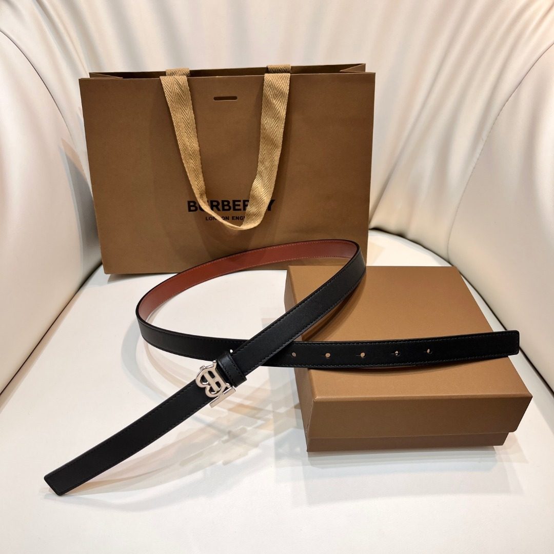 Burberry Reversible Leather Belt