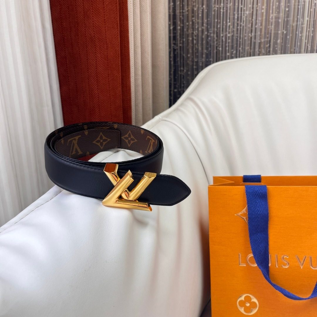 Louis Vuitton LV Initials Leather Belt Black