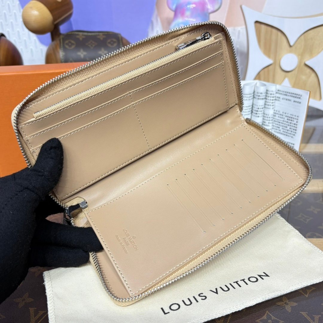 Louis Vuitton Zippy Organizer Wallet Cream