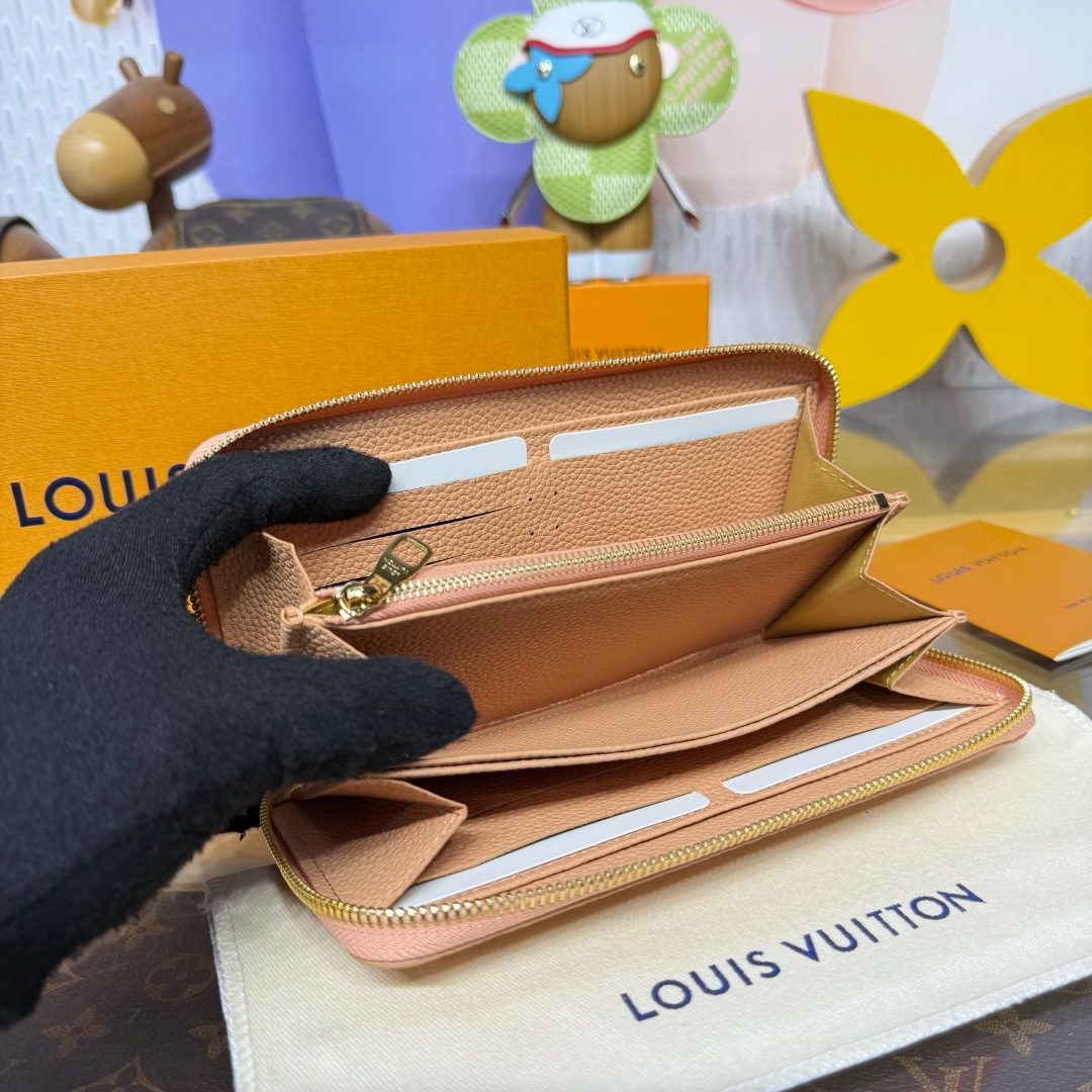 Louis Vuitton Capucines Leather Wallet