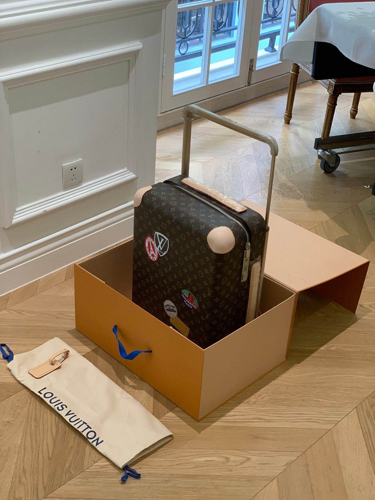 Louis Vuitton Monogram Canvas Rolling Luggage