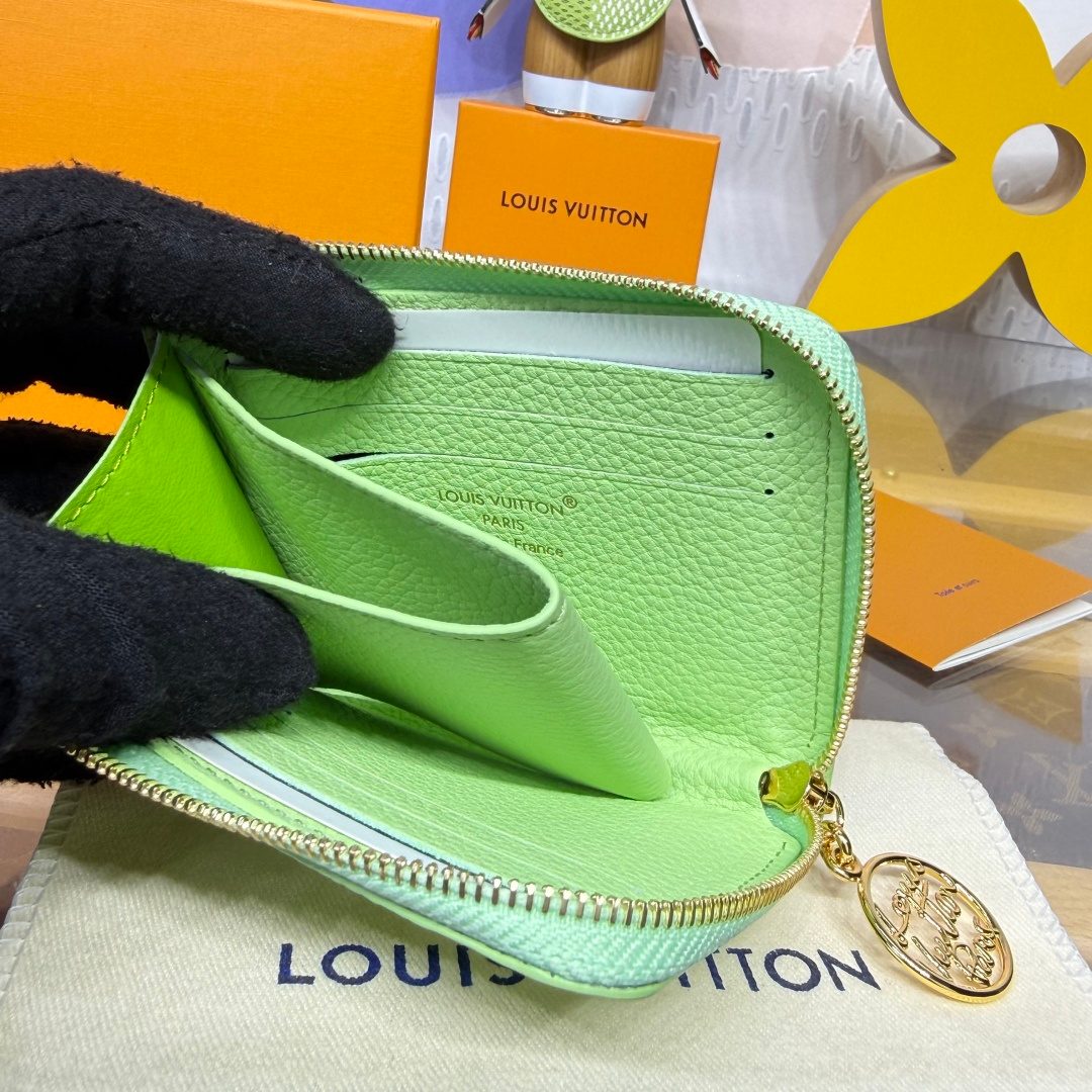 Louis Vuitton Pistache Leather Zippy Wallet