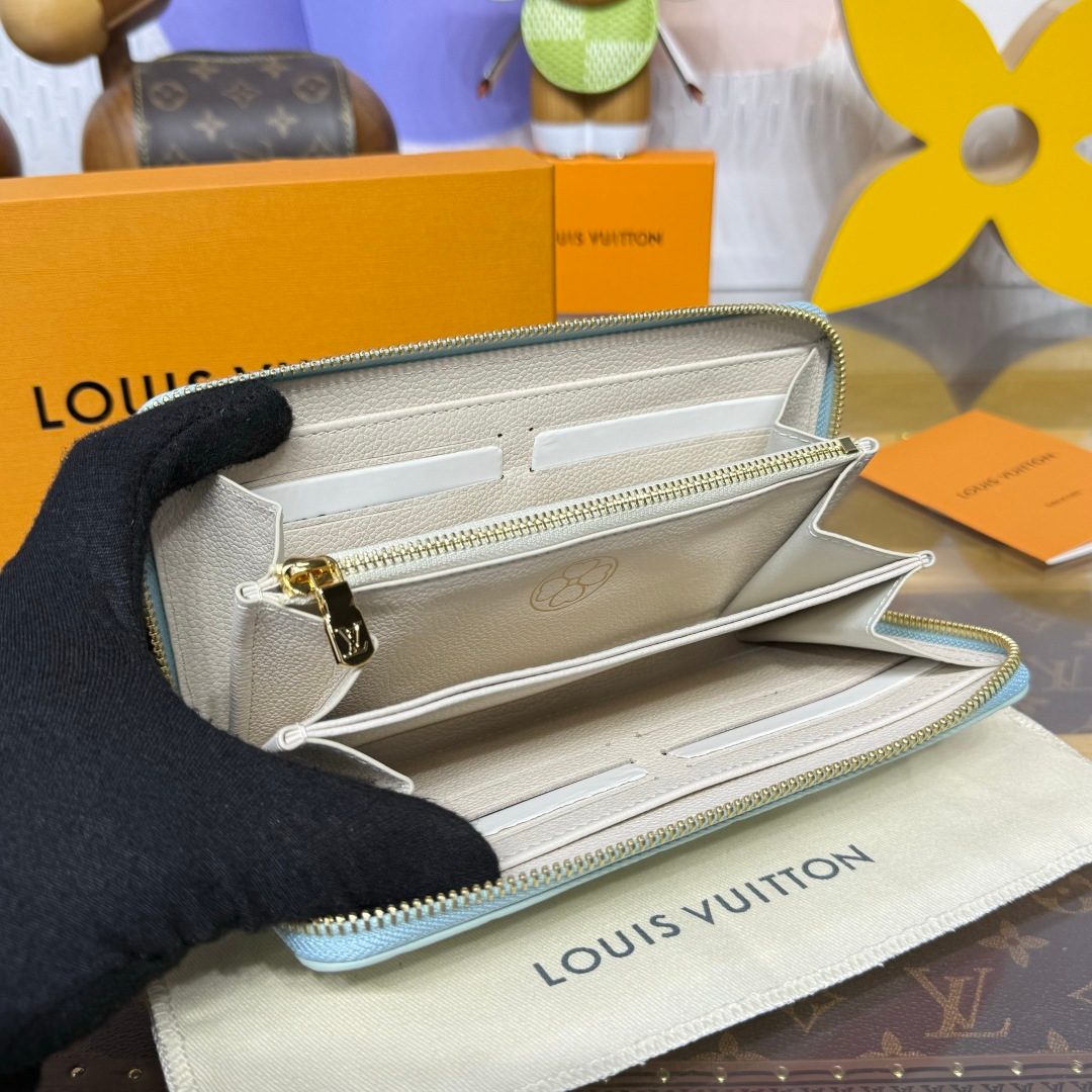Louis Vuitton Coussin Cream Leather Wallet
