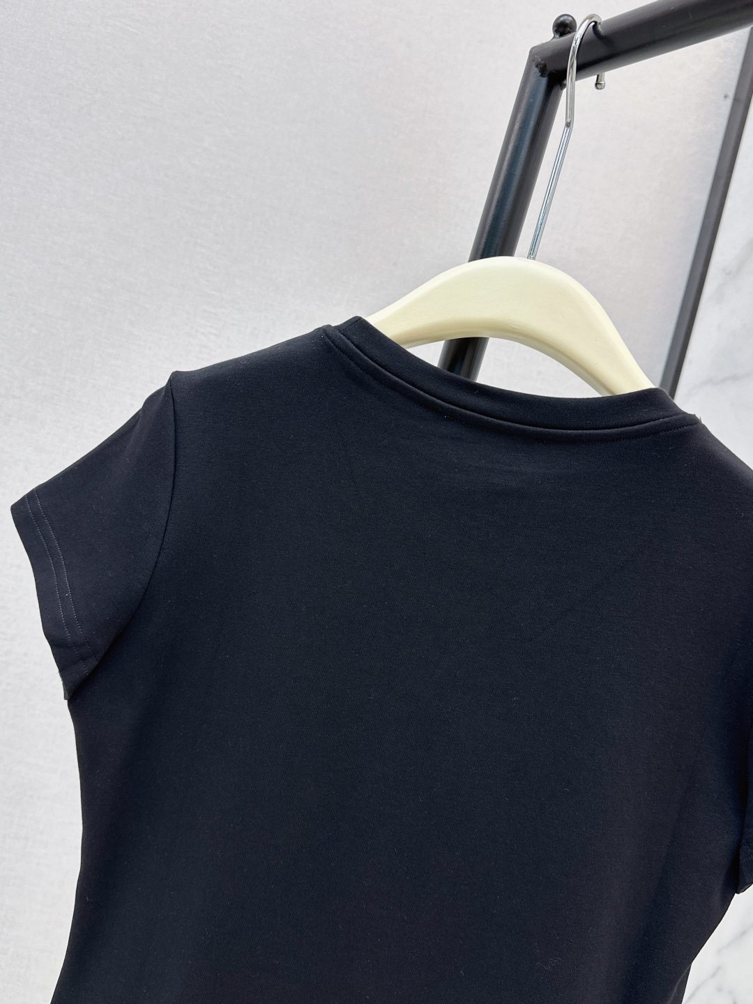 Minimalist Black Crewneck Short Sleeve T-Shirt
