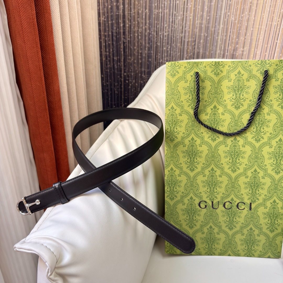 Gucci Black Leather Belt with Silver Buckle