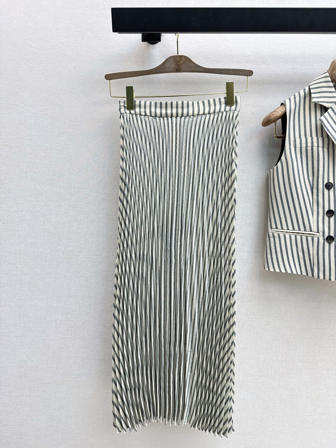 Striped Linen Pleated Skirt