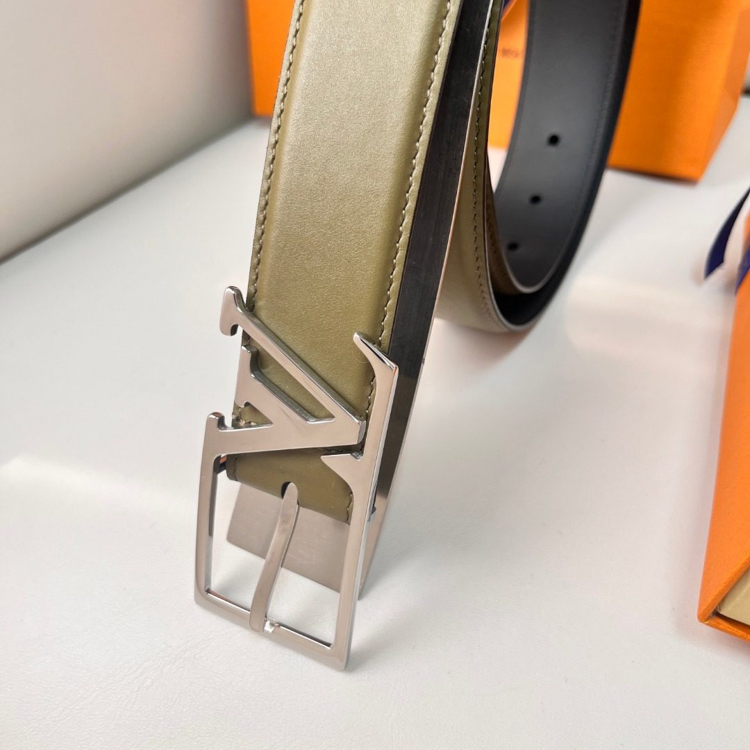 Louis Vuitton LV Initiales Reversible Leather Belt