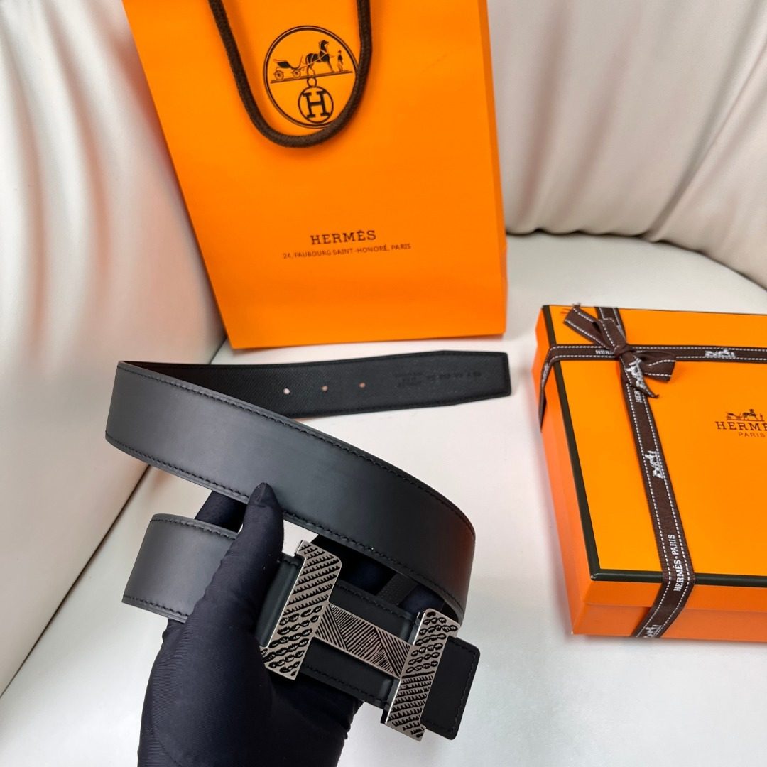Hermès Reversible Leather Belt with H Buckle