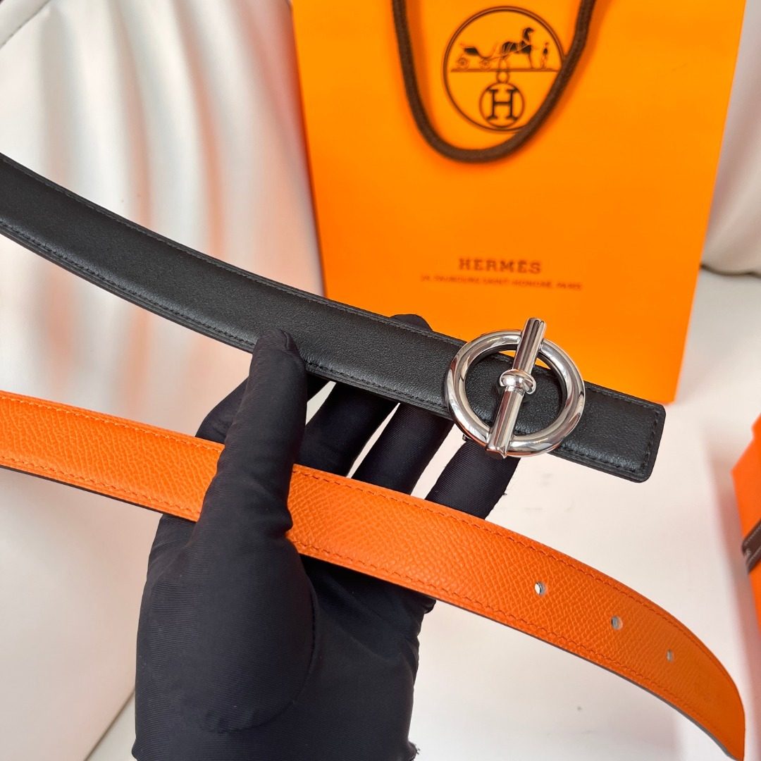 Hermès Leather Toggle Buckle Belt