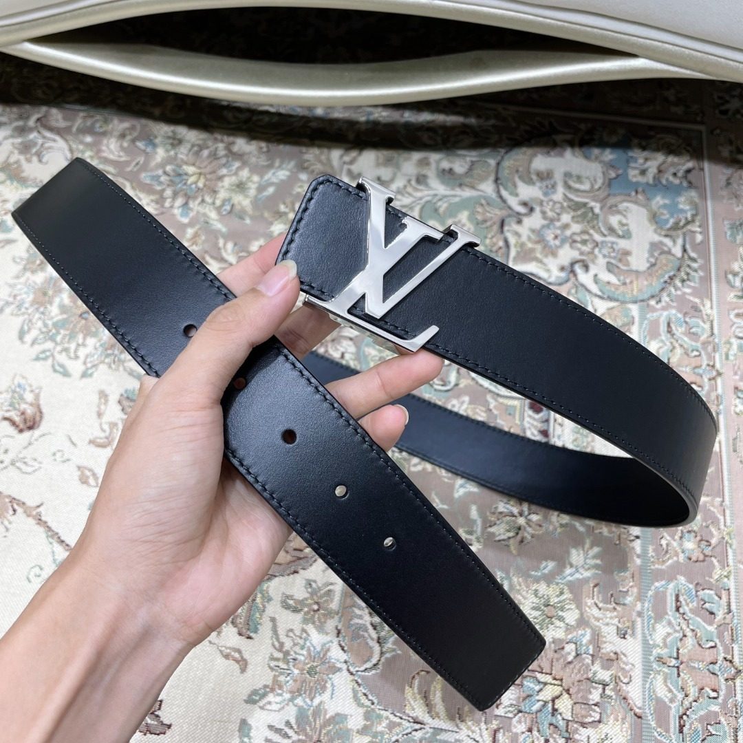 Louis Vuitton LV Initiales Leather Belt
