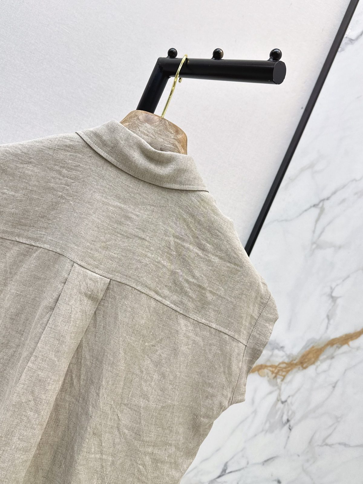 Linen Sleeveless Collared Shirt