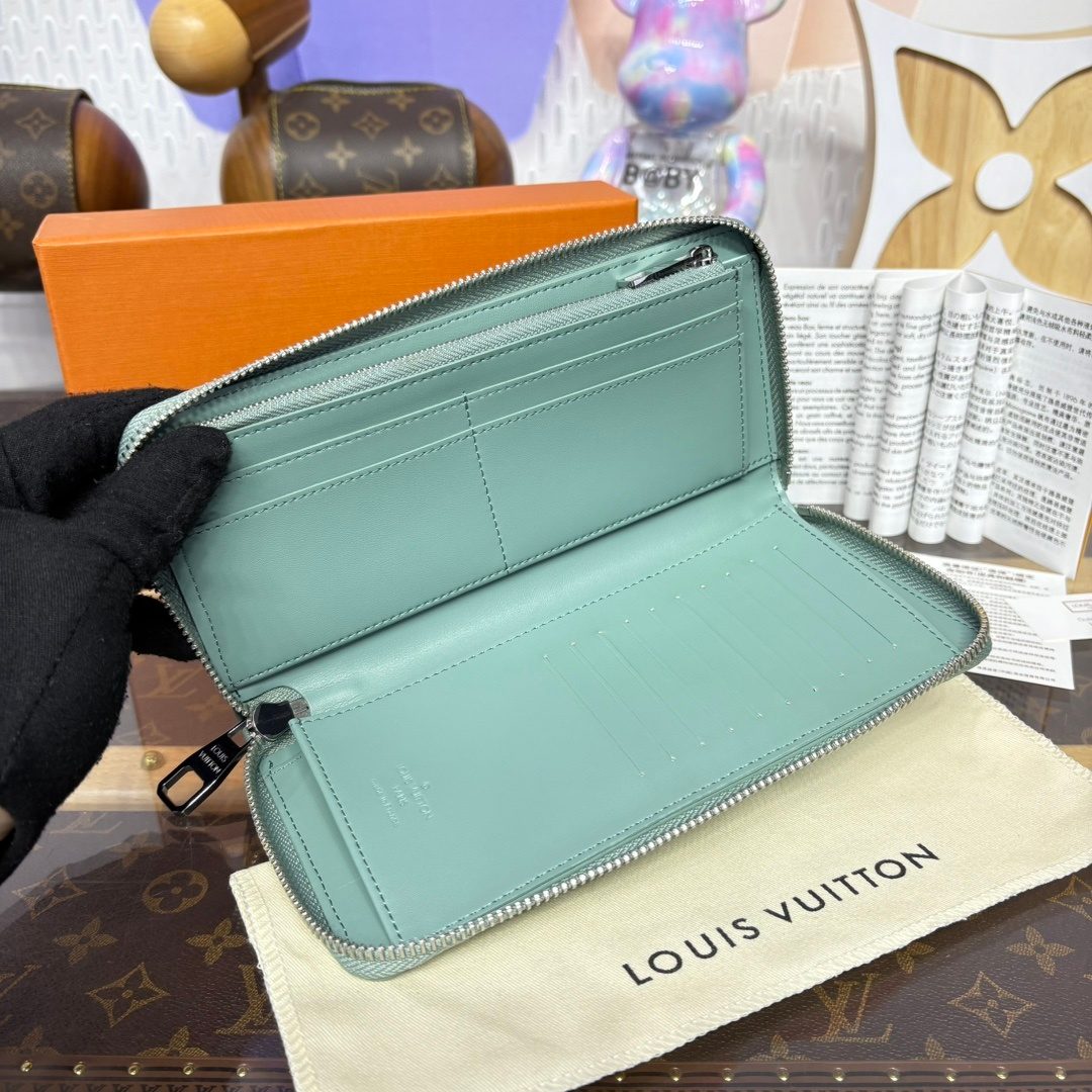 Louis Vuitton Zippy Wallet Aquarelle