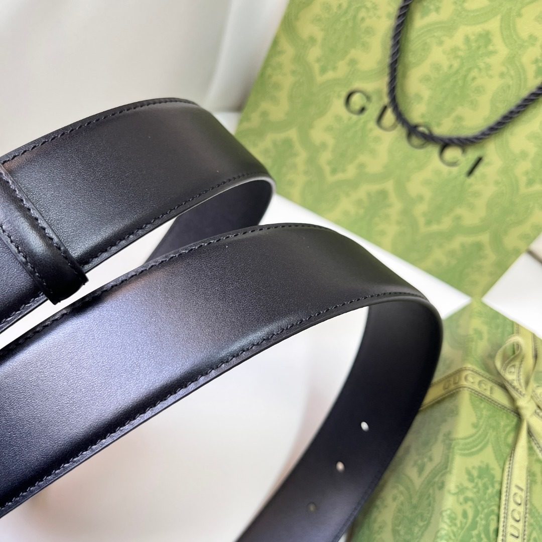Gucci Leather Belt with Memorable Buckle