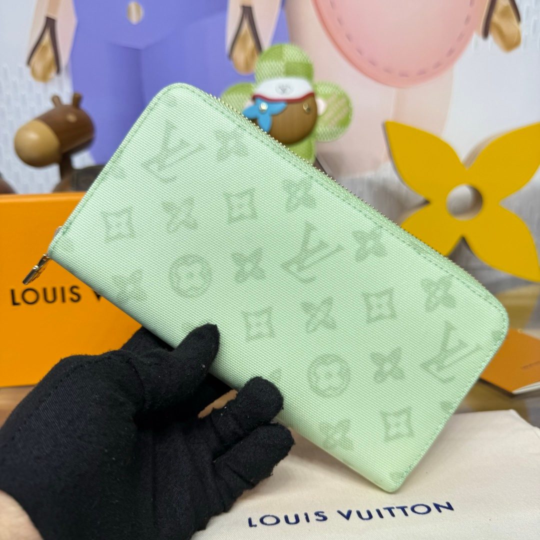 Louis Vuitton Damier Azur Zippy Wallet